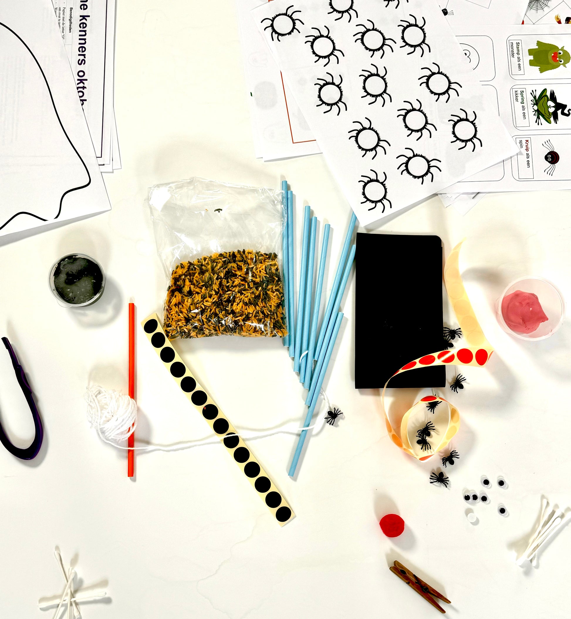 Inhoud materialen kleine kenners doos maand oktober met thema halloween